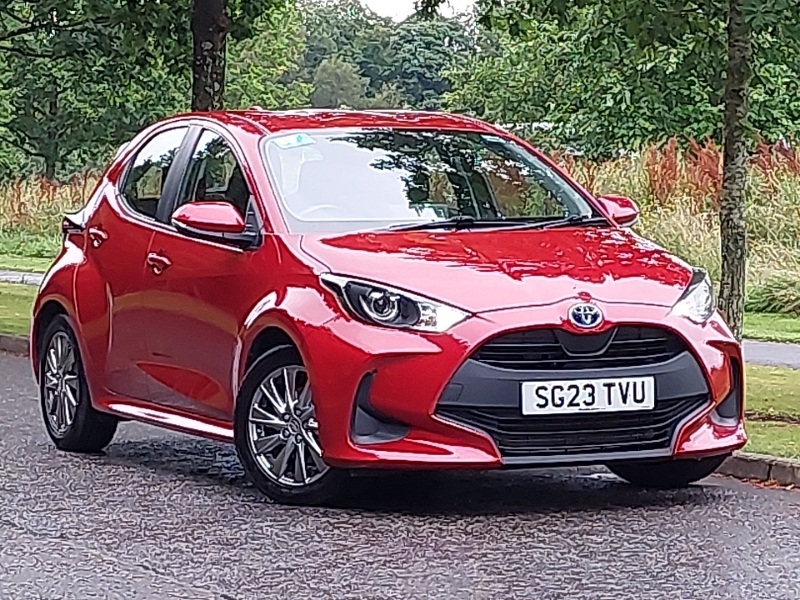 Toyota Yaris 1.5 Hybrid Icon Cvt Red