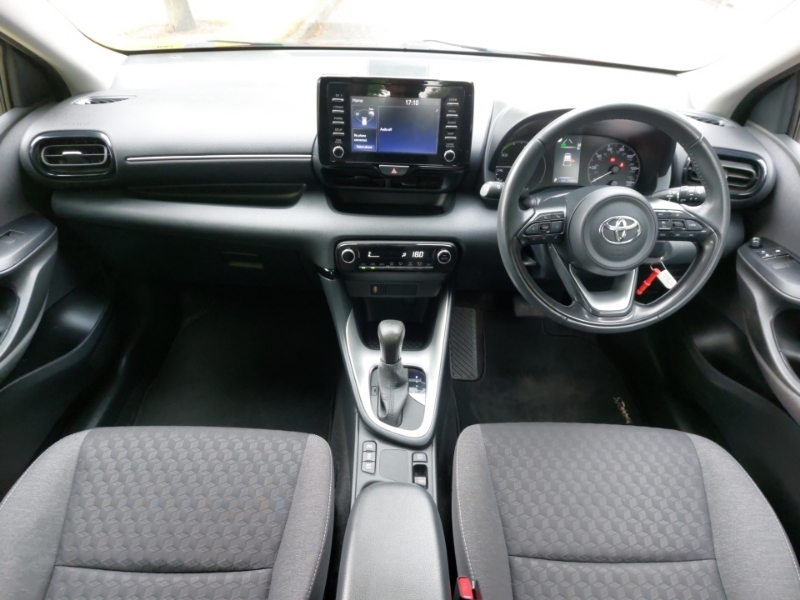 Toyota Yaris 1.5 Hybrid Icon Cvt Red #2