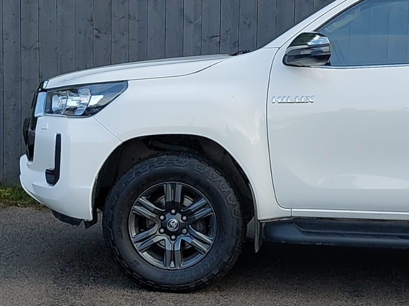 Toyota HILUX Invincible X Dcab Pup 2.8 D-4d 3.5T Tow Blue #18