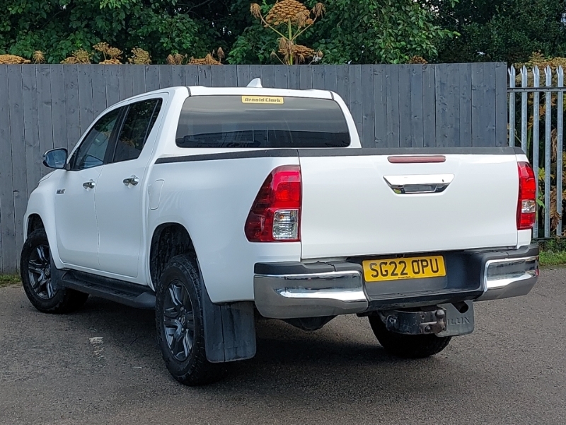 Toyota HILUX Icon Dcab Pick Up 2.4 D-4d White #2