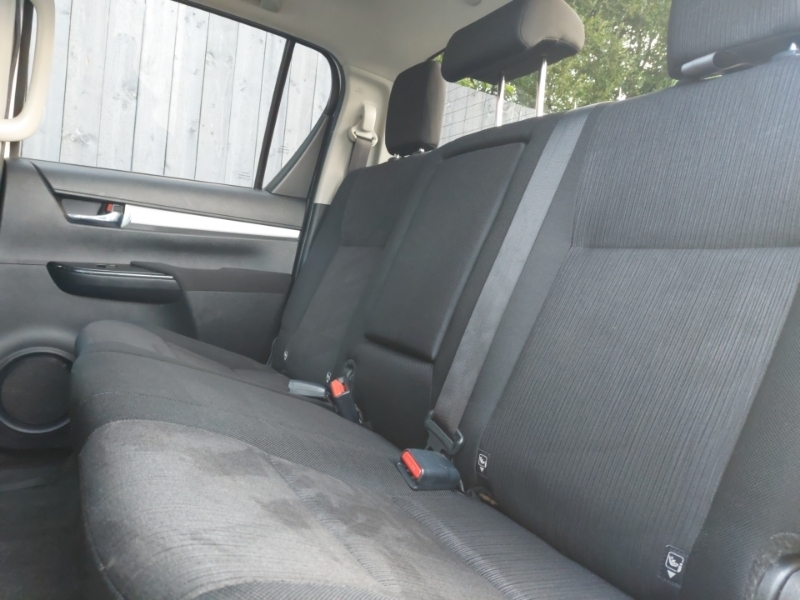 Toyota HILUX Icon Dcab Pick Up 2.4 D-4d White #6