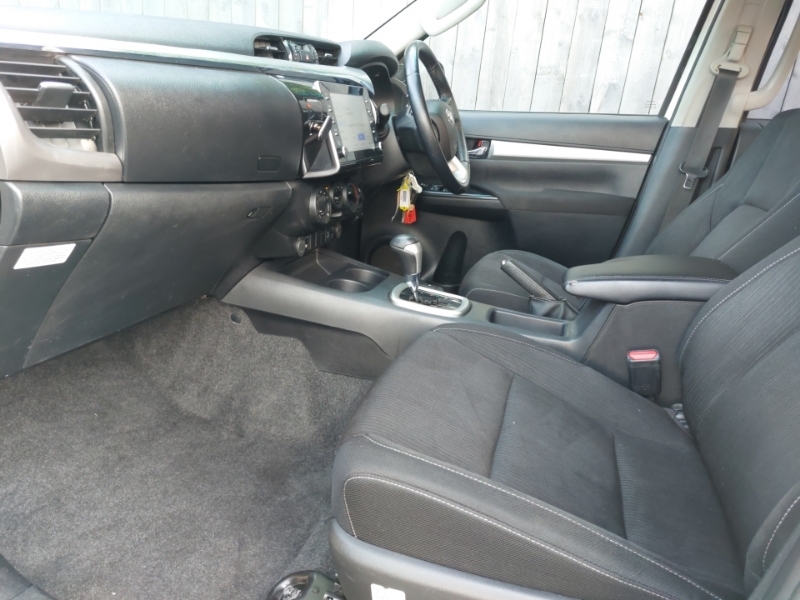 Toyota HILUX Icon Dcab Pick Up 2.4 D-4d White #5