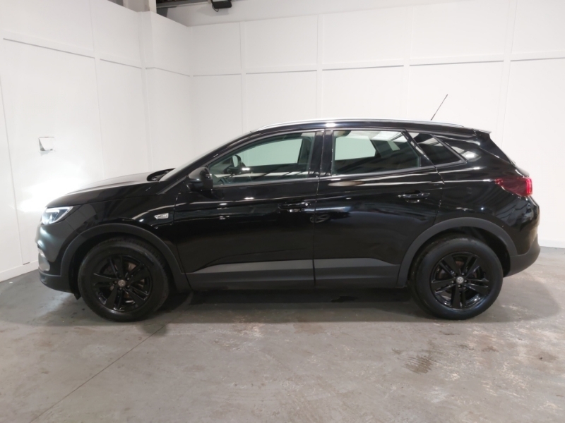 Vauxhall Grandland X 1.5 Turbo D Se Black #4