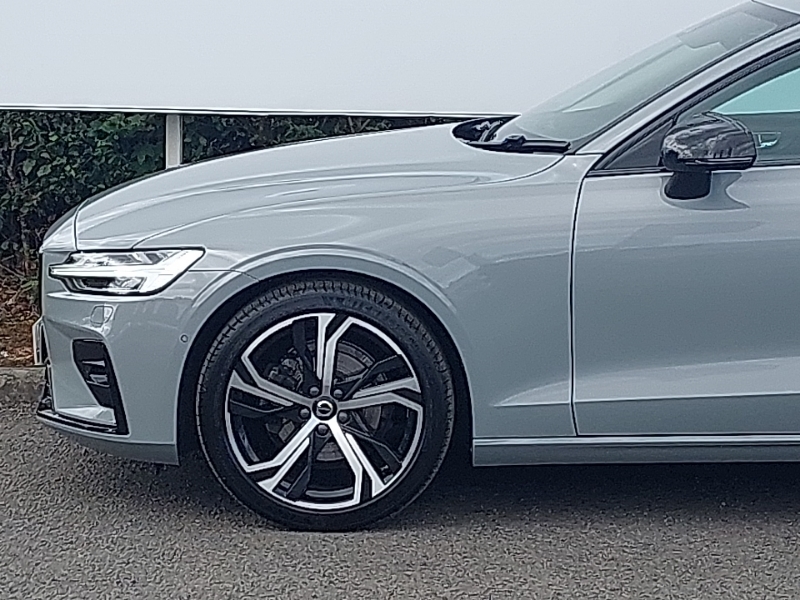 Volvo V60 B4 P Ultra Dark Sunroof, Harmankardon Sound, 3 Black #19