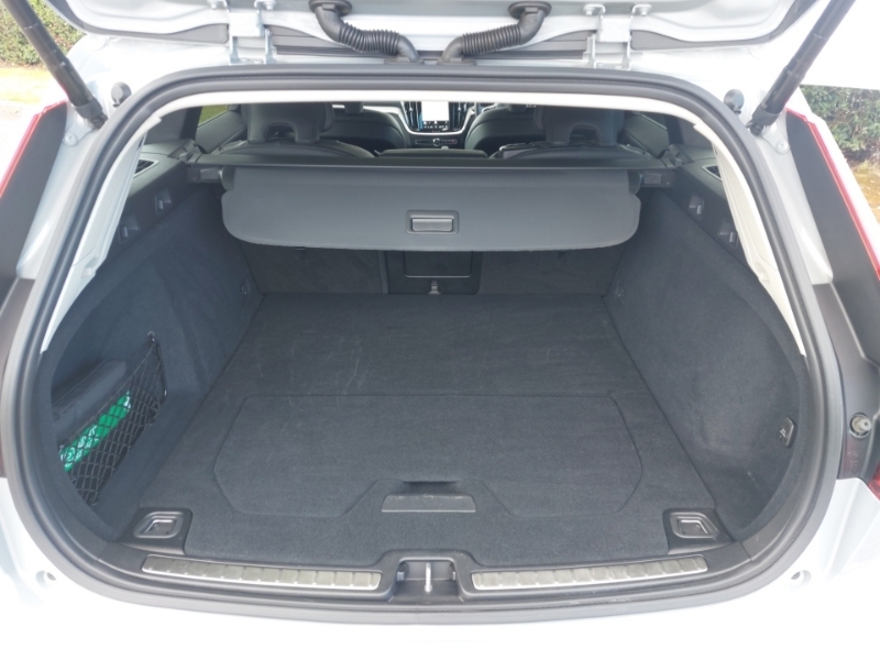 Volvo V60 B4 P Ultra Dark Sunroof, Harmankardon Sound, 3 Black #18