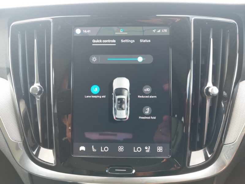 Volvo V60 B4 P Ultra Dark Sunroof, Harmankardon Sound, 3 Black #17