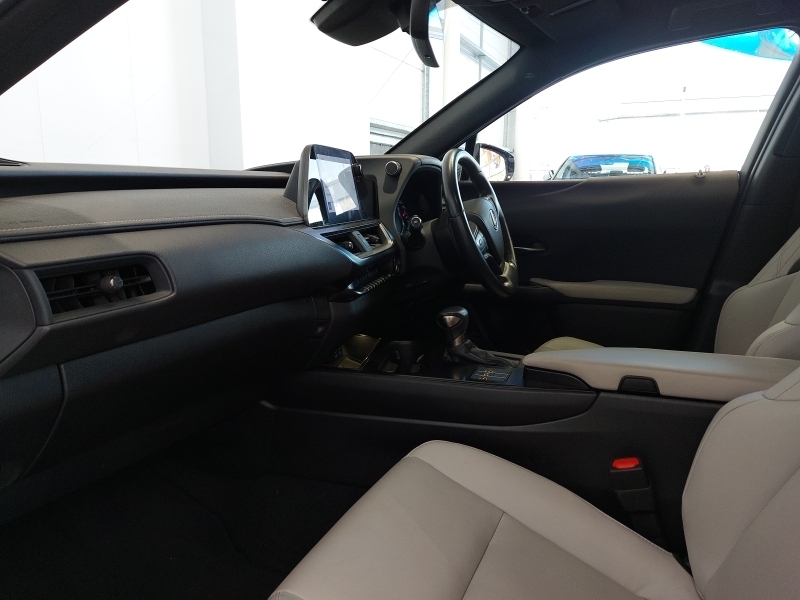 Lexus UX 250H 2.0 F-sport Design Cvt White #5
