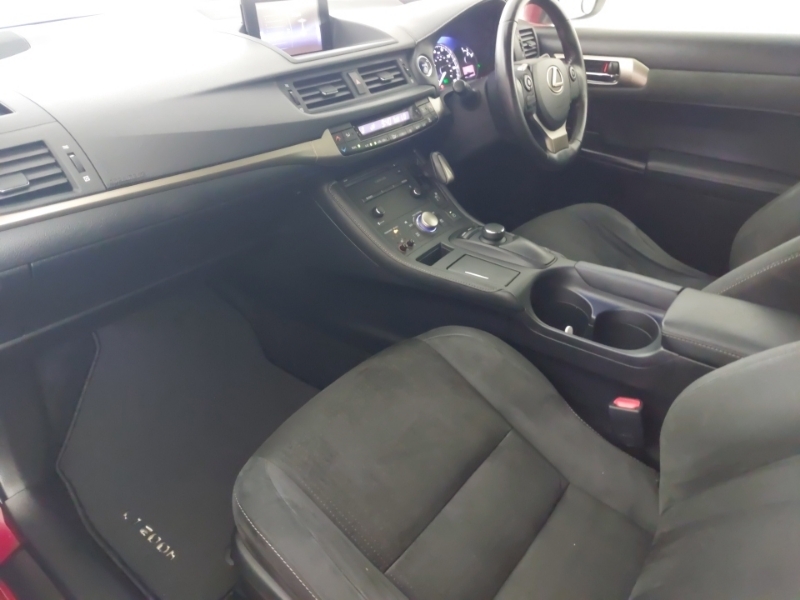 Lexus CT 200H 1.8 Advance Cvt Red #5