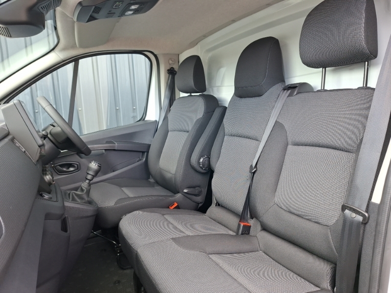 Renault Trafic Sl30 Blue Dci 130 Advance Safety Van White #5