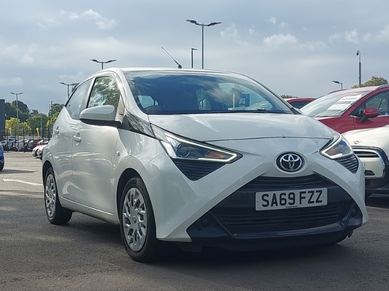 Toyota Aygo 1.0 Vvt-i X-play X-shift White