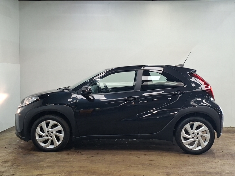 Toyota Aygo X 1.0 Vvt-i Pure Black #4