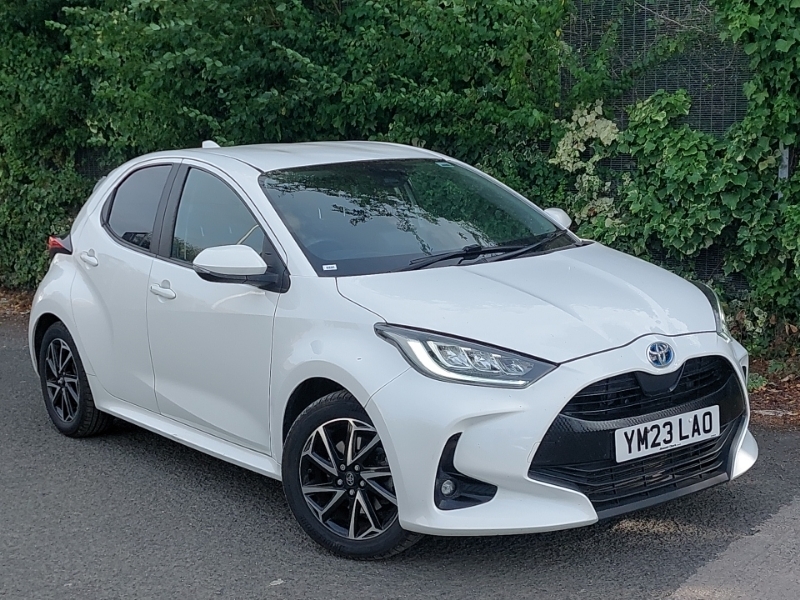 Toyota Yaris 1.5 Hybrid Design Cvt White
