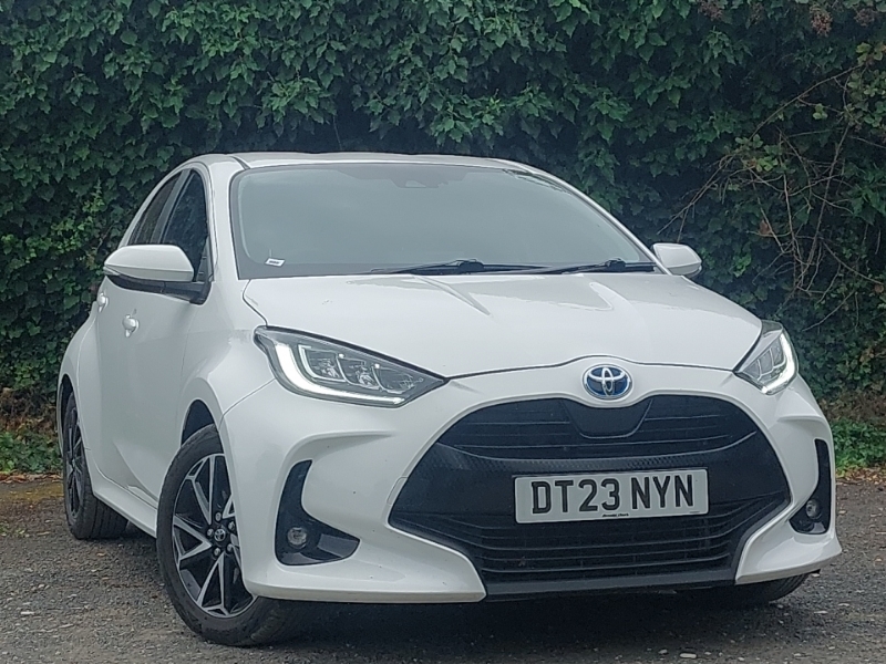 Toyota Yaris 1.5 Hybrid Design Cvt White