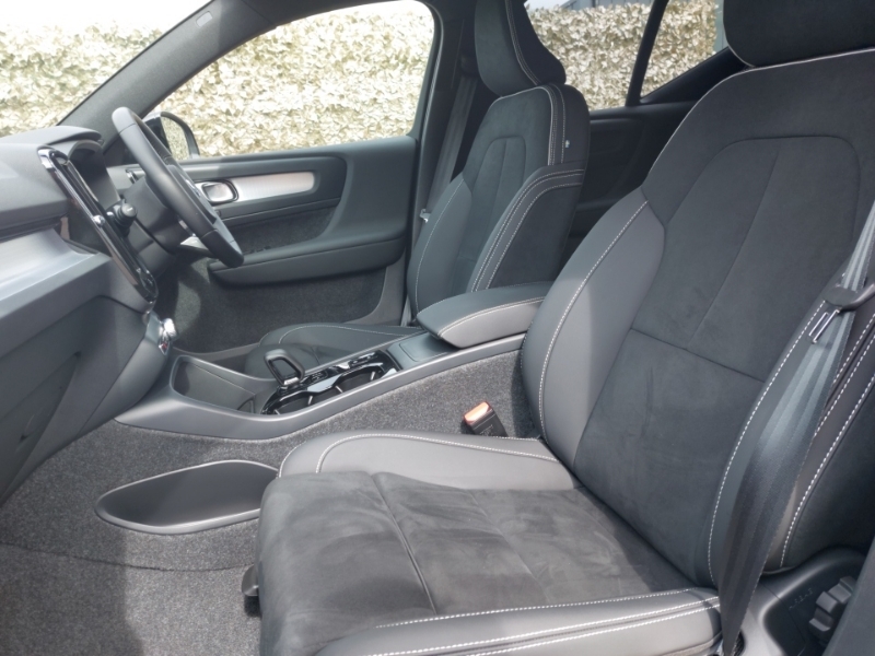 Volvo XC40 2.0 B3p Plus Black Edition Blue #5