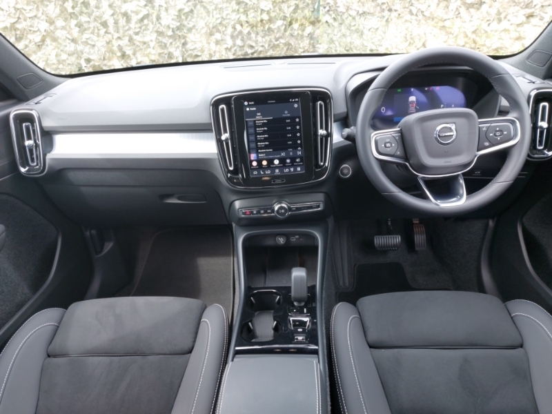 Volvo XC40 2.0 B3p Plus Black Edition Blue #3