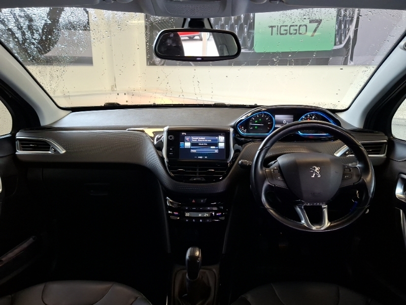 Peugeot 2008 1.2 Puretech Allure Black #3