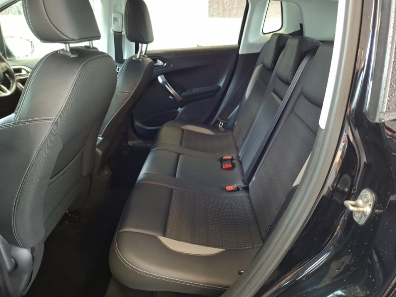 Peugeot 2008 1.2 Puretech Allure Black #6