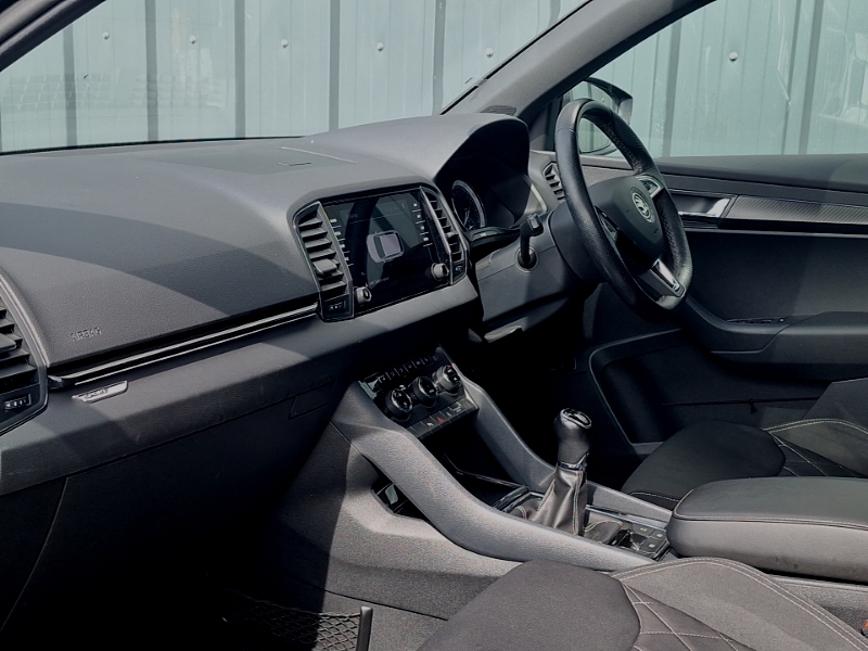Skoda Karoq 1.5 Tsi Sport Line Black #5
