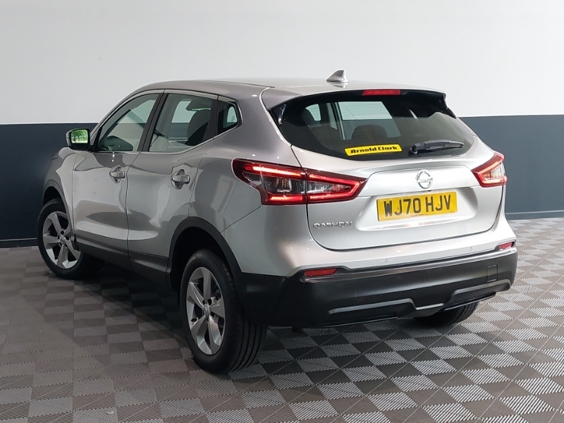 Nissan Qashqai 1.3 Dig-t Acenta Premium Silver #2