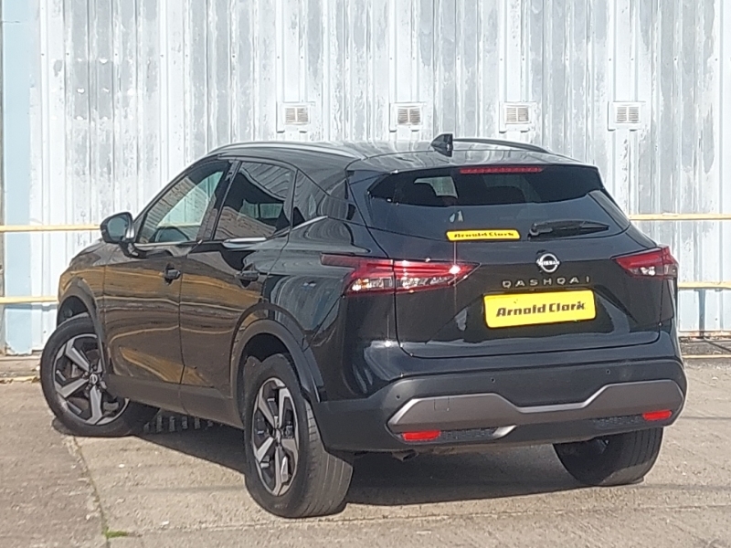 Nissan Qashqai 1.3 Dig-t Mh N-connecta Black #2