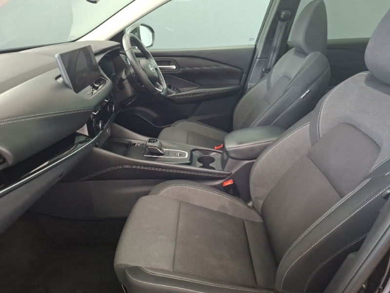 Nissan Qashqai 1.3 Dig-t Mh 158 N-connecta Xtronic Black #5