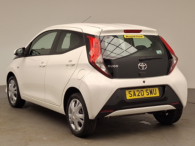 Toyota Aygo 1.0 Vvt-i X-play White #2
