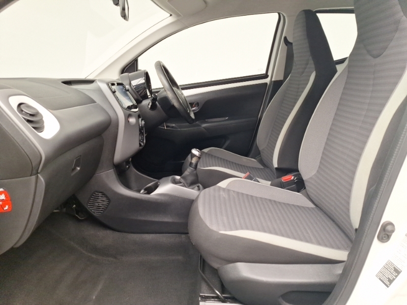 Toyota Aygo 1.0 Vvt-i X-play White #5