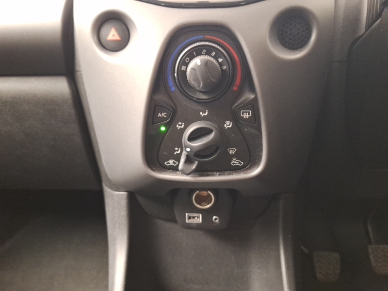 Toyota Aygo 1.0 Vvt-i X-trend Euro 6 Safety Sense Silver #17
