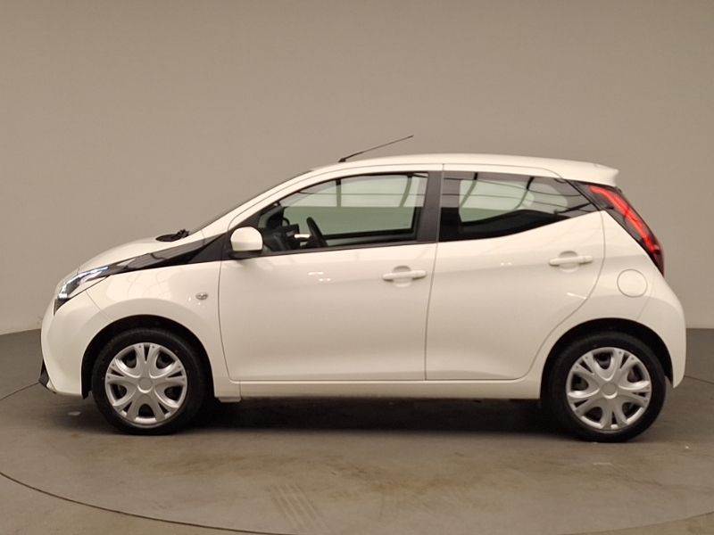 Toyota Aygo 1.0 Vvt-i X-play White #4