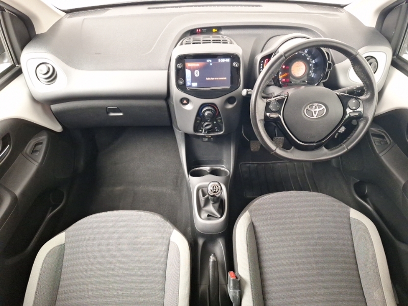 Toyota Aygo 1.0 Vvt-i X-play White #3