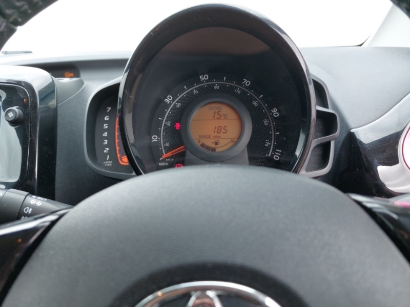 Toyota Aygo 1.0 Vvt I X Trend Funroof X Shift Euro White #16