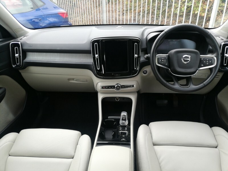 Volvo XC40 2.0 B4p Inscription Pro Black #3