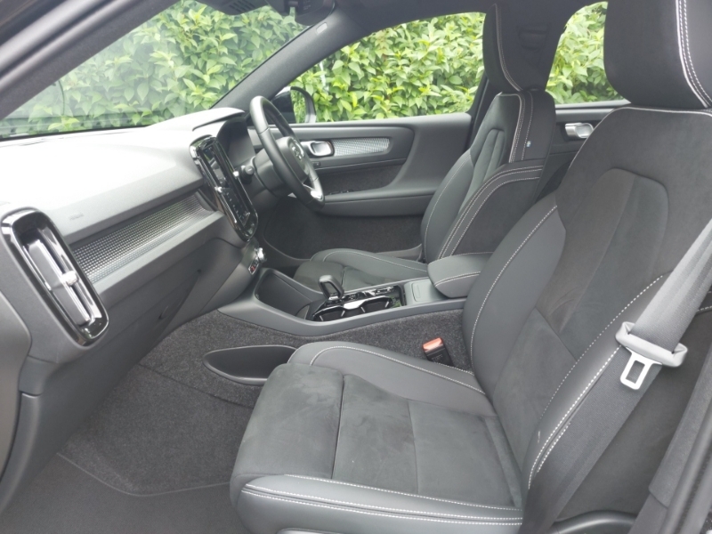 Volvo XC40 2.0 B3p Plus Dark Black #5