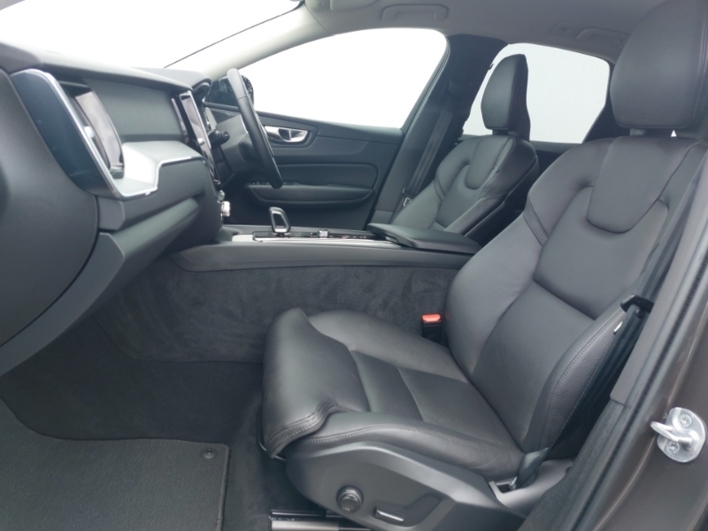 Volvo XC60 2.0 B5p Plus Dark Awd Geartronic Grey #5