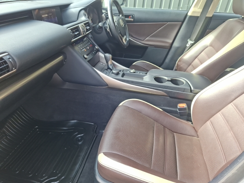 Lexus IS 300H Advance Cvt Silver #5