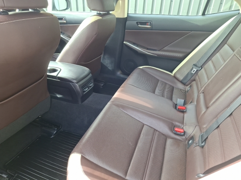 Lexus IS 300H Advance Cvt Silver #6