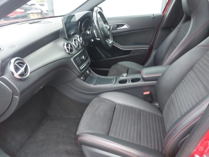 Mercedes-Benz GLA Class Gla 220D 4Matic Amg Line Prem Plus Red #5