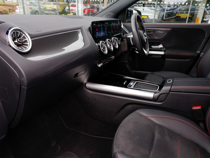Mercedes-Benz GLA Class Gla 200 Amg Line Executive Black #5
