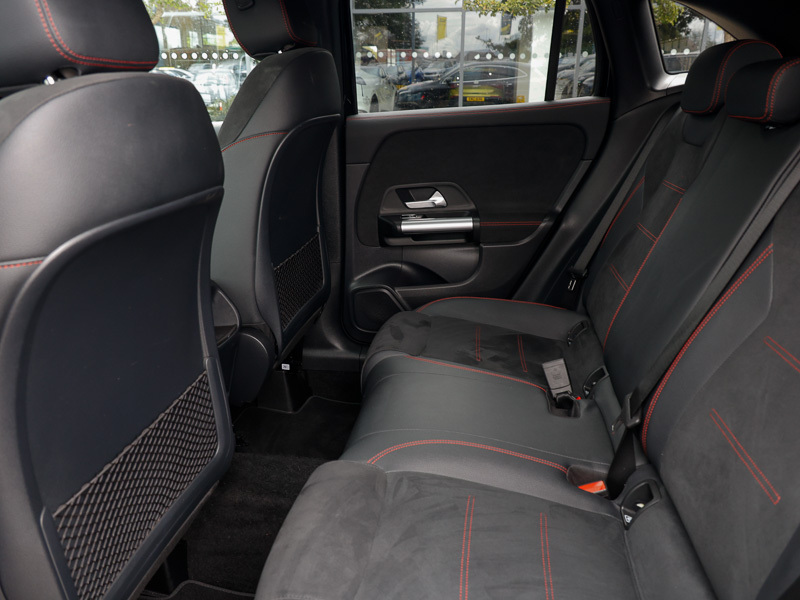 Mercedes-Benz GLA Class Gla 200 Amg Line Executive Black #6