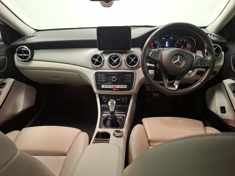 Mercedes-Benz GLA Class Gla 200 Sport White #3