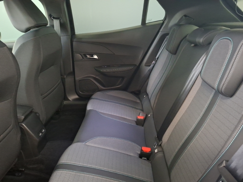 Peugeot e-2008 100Kw Allure Premium 50Kwh Black #6