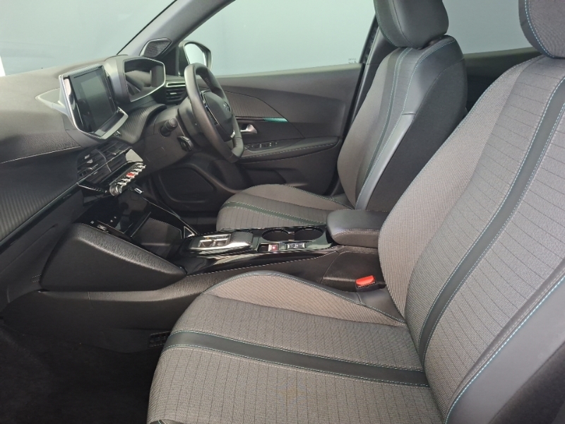 Peugeot e-2008 100Kw Allure Premium 50Kwh Black #5