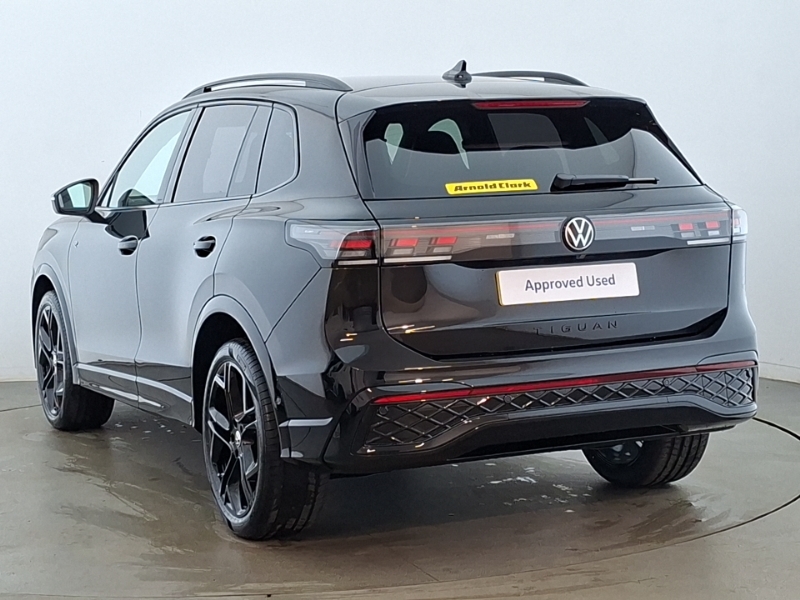 Volkswagen Tiguan 1.5 Etsi 150 Black Edition Dsg Black #2