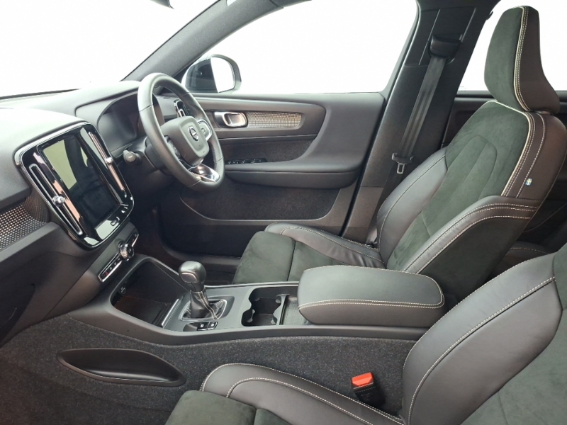 Volvo XC40 1.5 T3 163 R Design Black #5