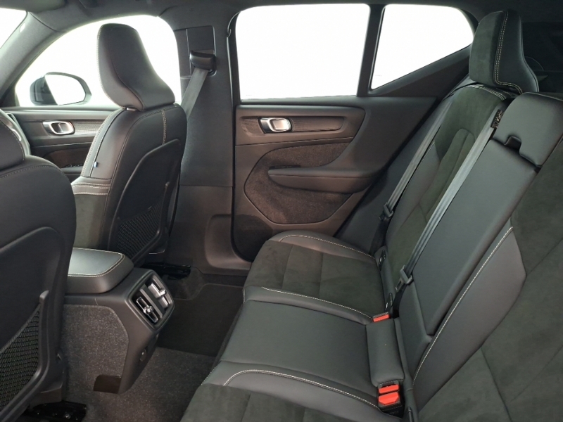 Volvo XC40 1.5 T3 163 R Design Black #6