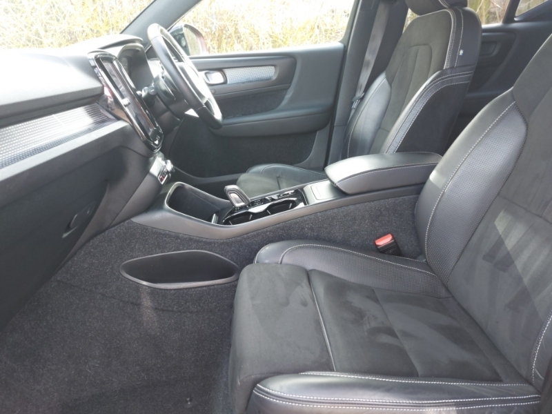 Volvo XC40 2.0 T4 R Design Pro Geartronic NK69HAE Red #5