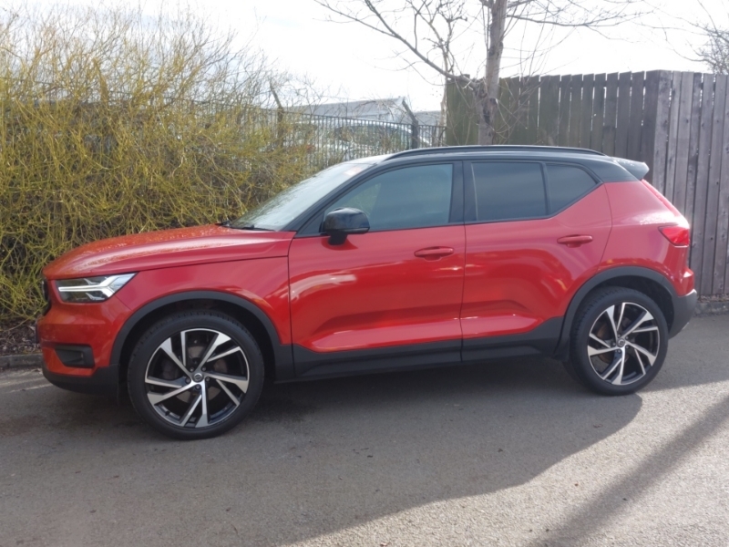 Volvo XC40 2.0 T4 R Design Pro Geartronic NK69HAE Red #4