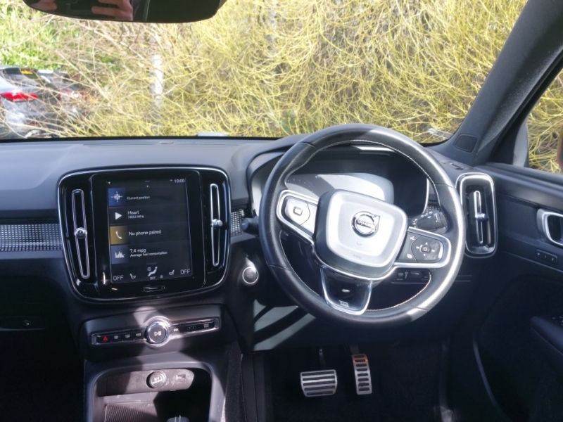 Volvo XC40 2.0 T4 R Design Pro Geartronic NK69HAE Red #3