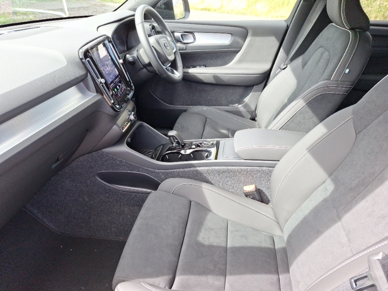 Volvo XC40 2.0 B4p Plus Black Edition Blue #5