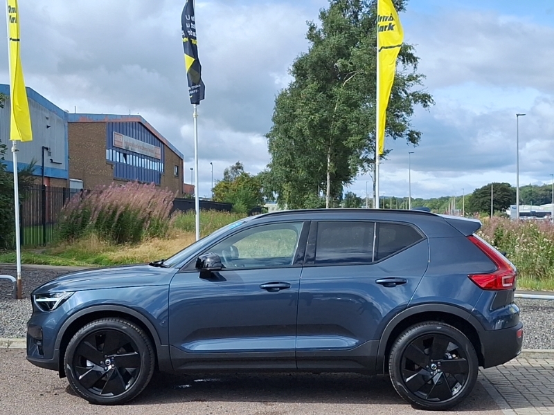 Volvo XC40 2.0 B4p Plus Black Edition Blue #4